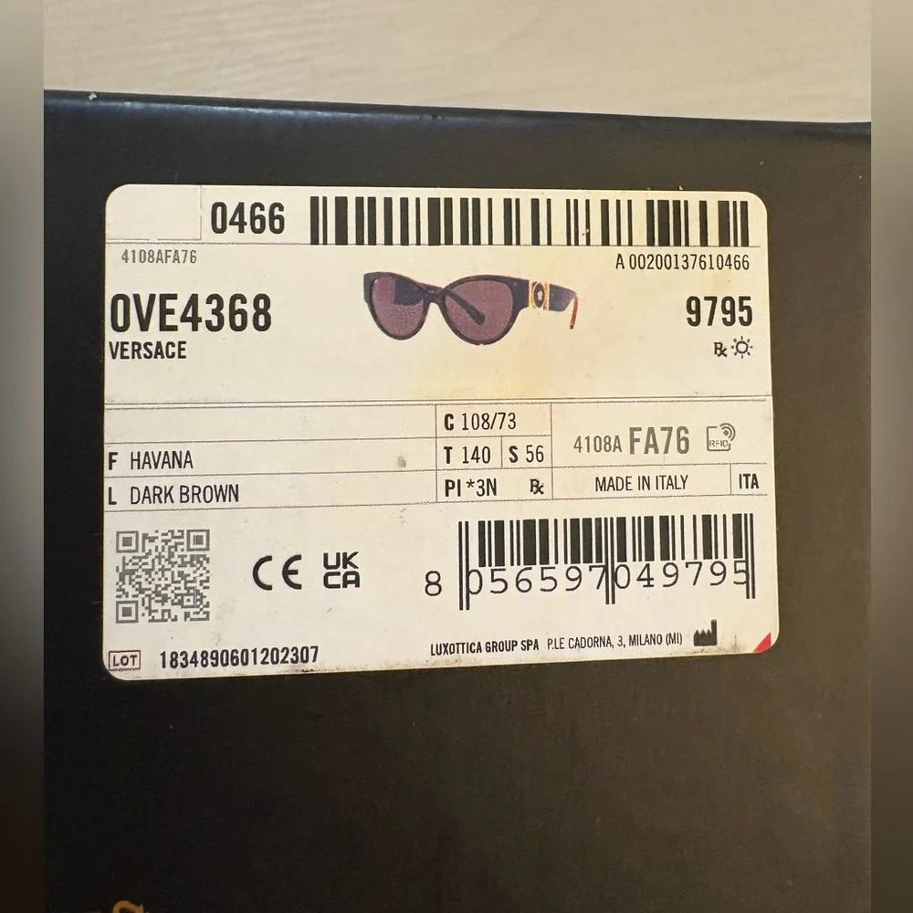NWT Versace‎ Black and Gold Sunglasses (papers,box ,dust bag)